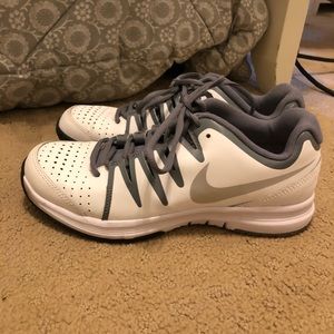 nike tennis shoes